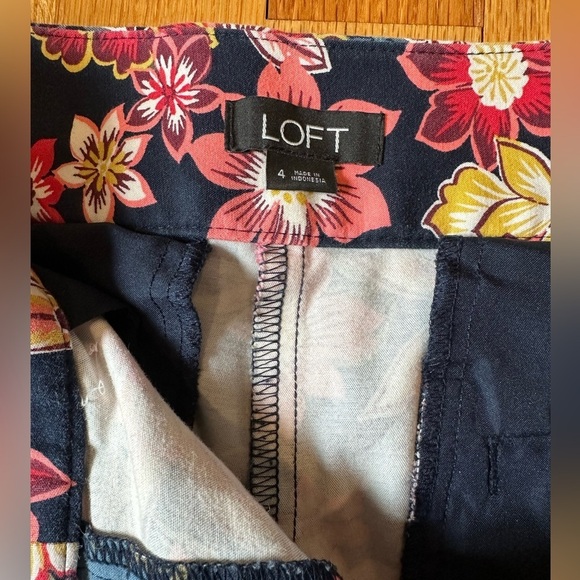 LOFT Floral Cotton Riviera Shorts Navy & Red Size 4 - Picture 3 of 8